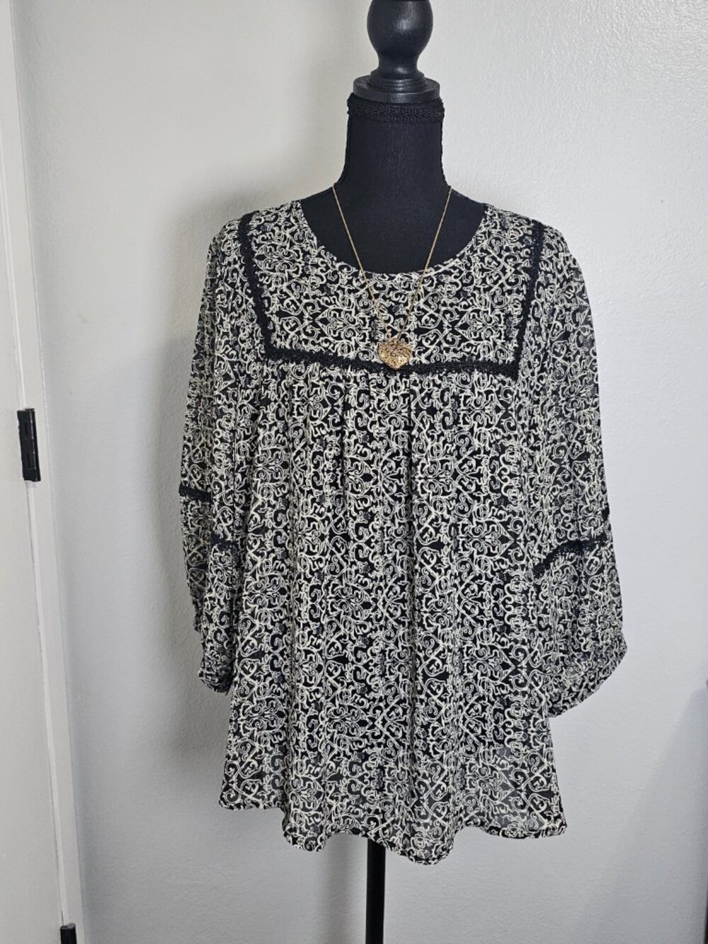 Boho Black & White Filigree Peasant Blouse Sheer Lace Trim Top Size Large - Picture 2 of 5